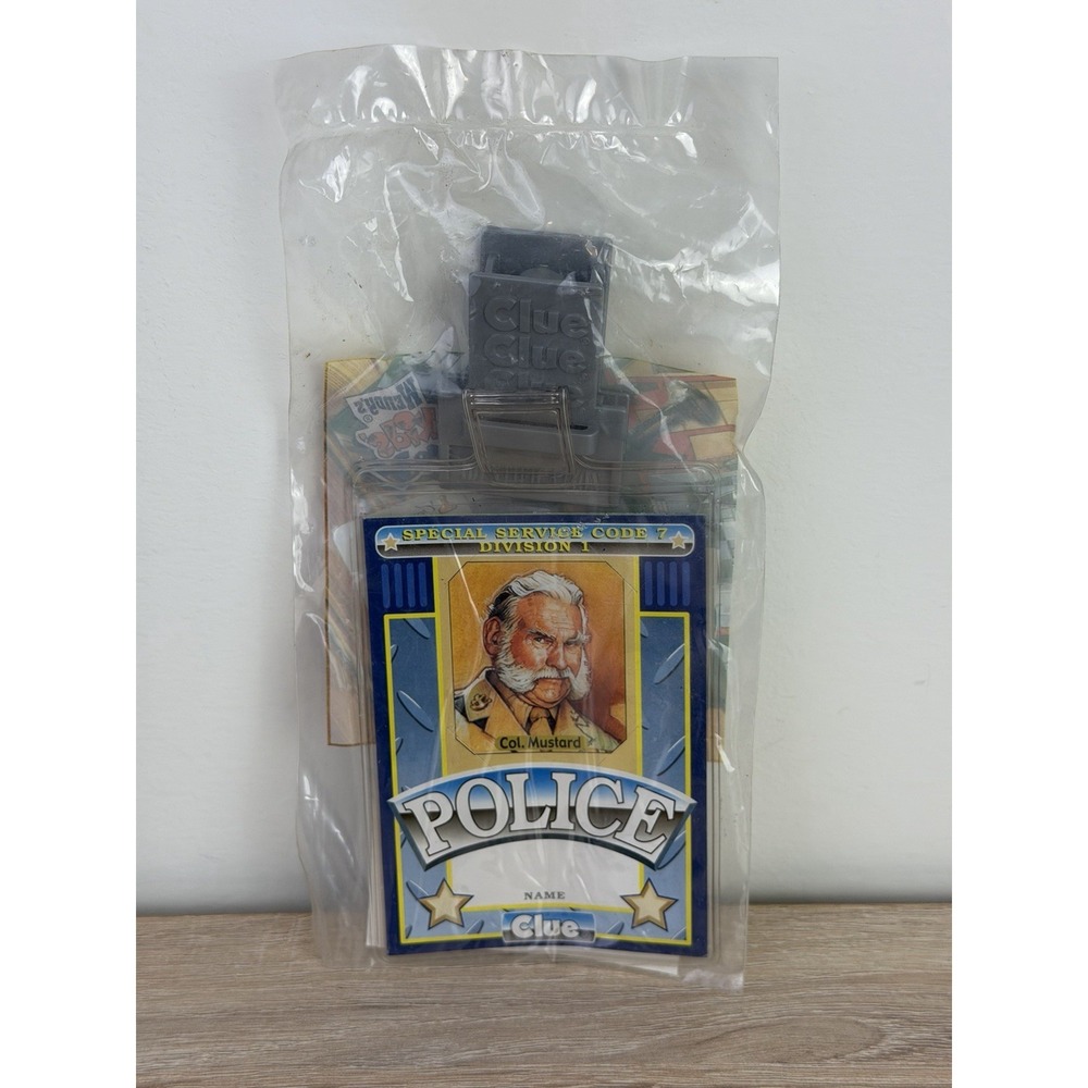 1999 Wendys Clue Police Badge Col Mustard Hasbro Sealed